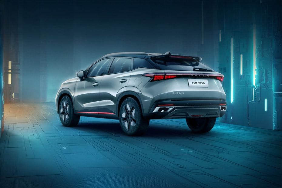 Rear Cross Side View of أومودا C5