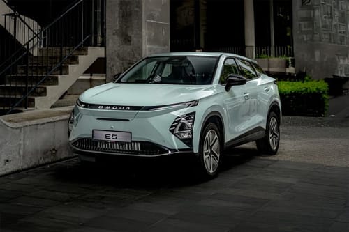 OMODA  E5 Front angle low view