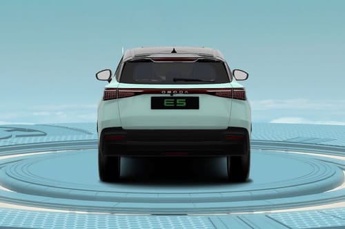 Full Rear View of OMODA E5
