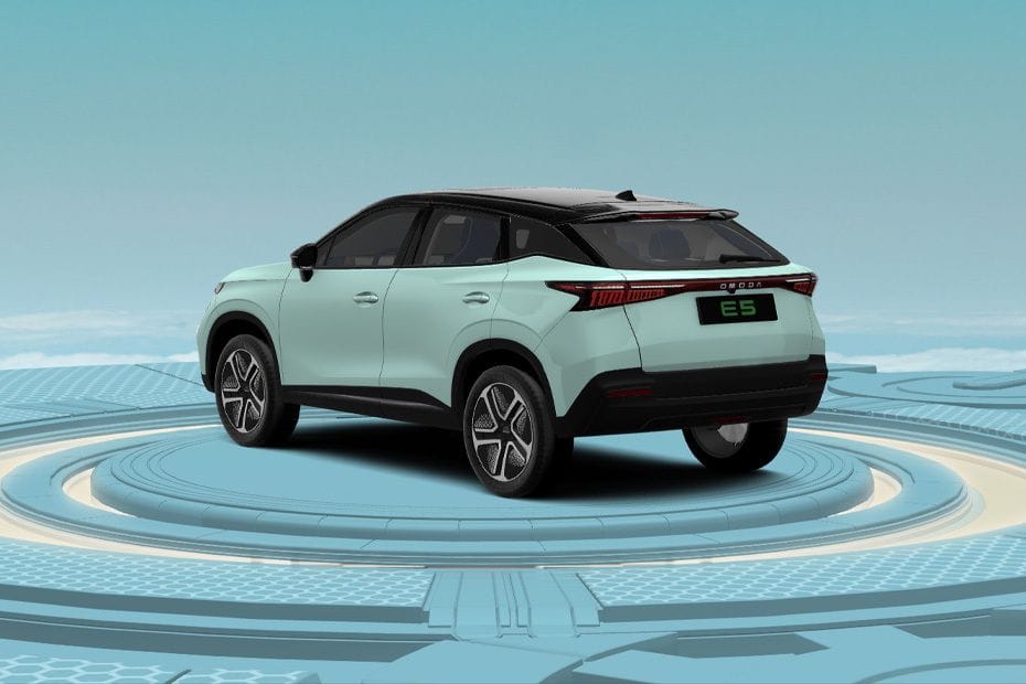 Rear Cross Side View of OMODA E5