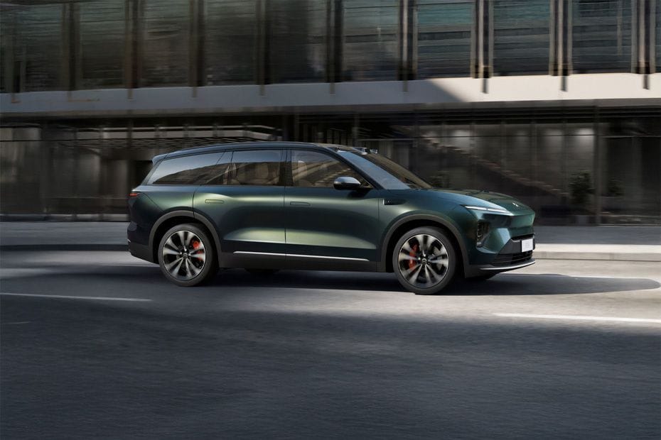 ES8 Medium Angle Front View