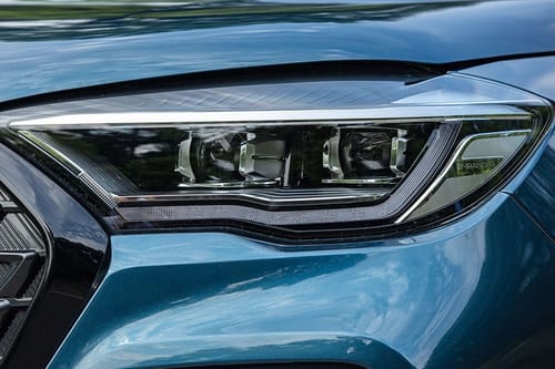 يو 75 بلس Headlight