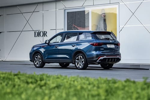 يو 75 بلس Rear angle view