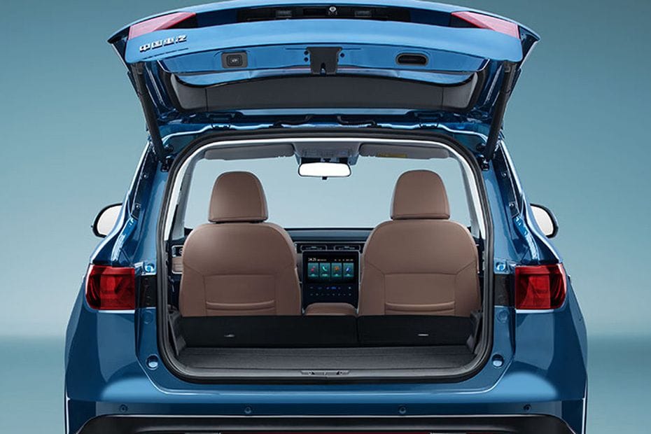 Trunk Open Closer View of يو 75 بلس