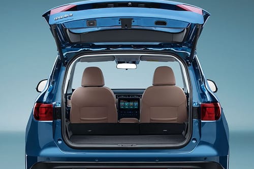 Trunk Open Closer View of يو 75 بلس