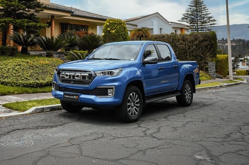 PETROMIN FOTON Tunland G7 Front Side View