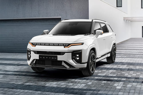 KGM  Actyon Front angle low view