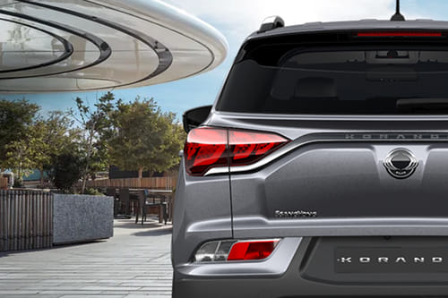 كوراندو Tail light