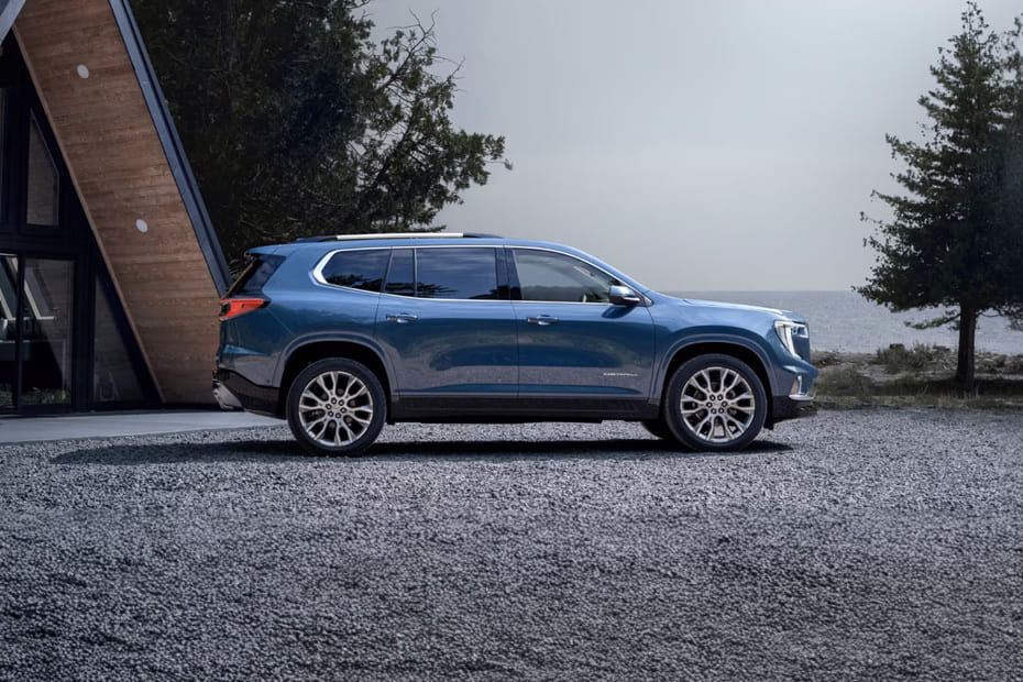 أكاديا Medium Angle Front View