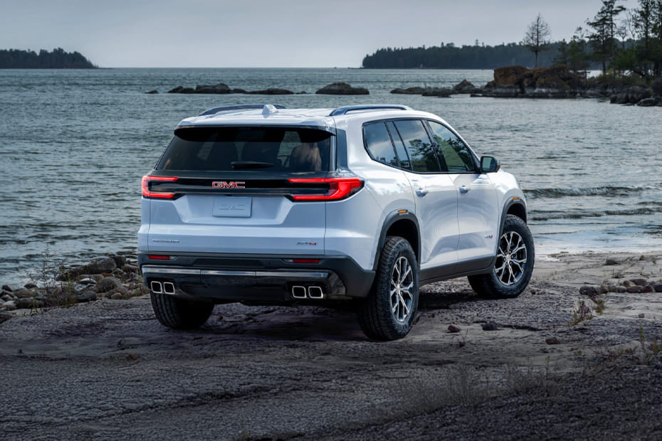 أكاديا Rear angle view