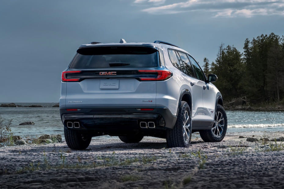 أكاديا Rear angle view