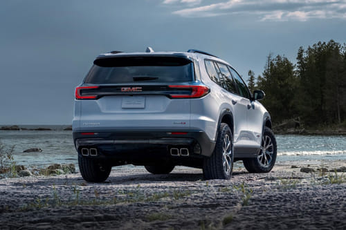 أكاديا Rear angle view