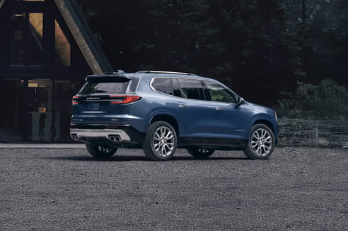 أكاديا Rear Medium Side View