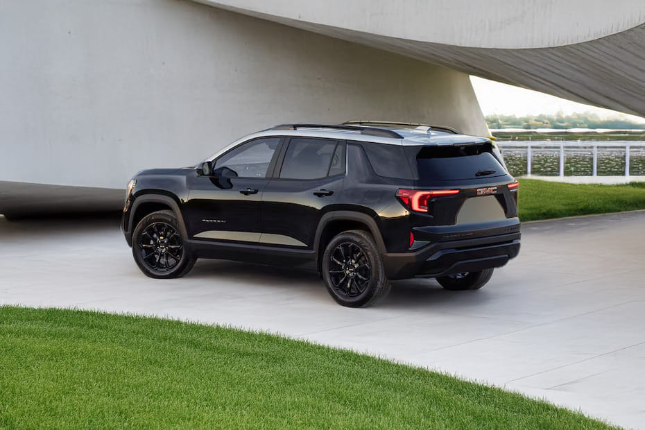 Rear Cross Side View of جي إم سي تيرين