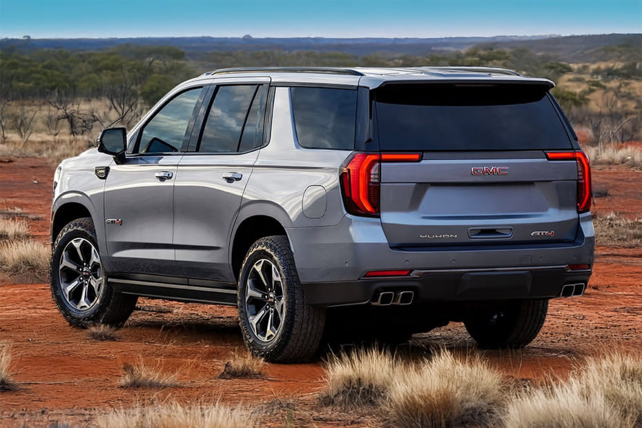 Rear Cross Side View of جي إم سي يوكون 