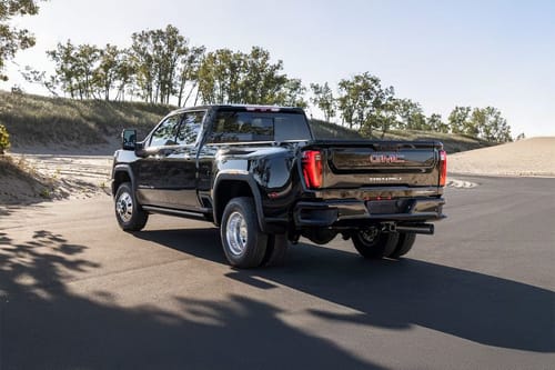 Rear Cross Side View of جي إم سي سييرا إتش دي 