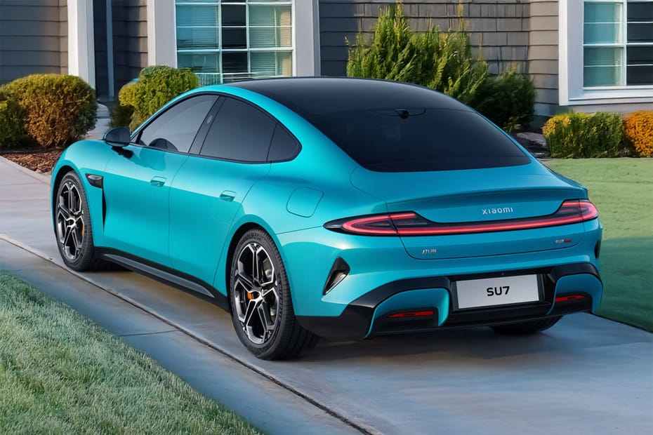 Rear Cross Side View of Xiaomi SU7