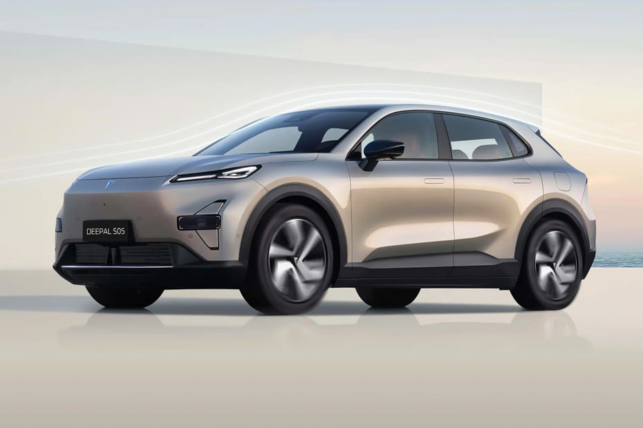 Deepal  S05 Front angle low view