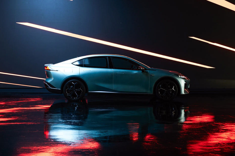 إل 07 Medium Angle Front View