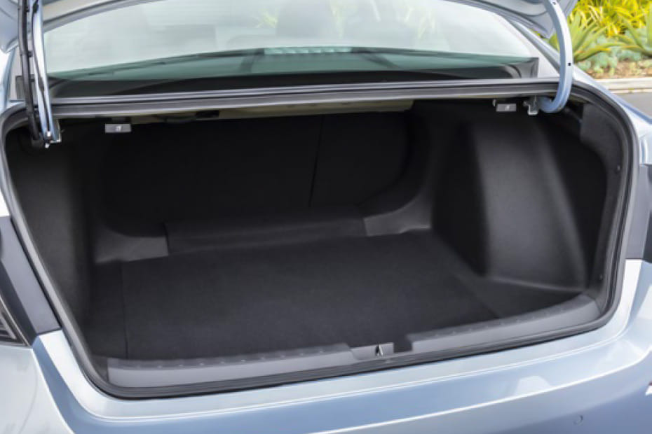 Trunk Open Closer View of سيفيك