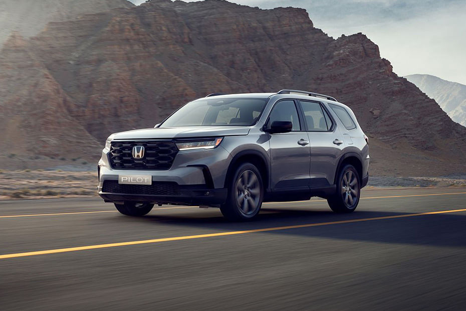 Honda  Pilot Front angle low view