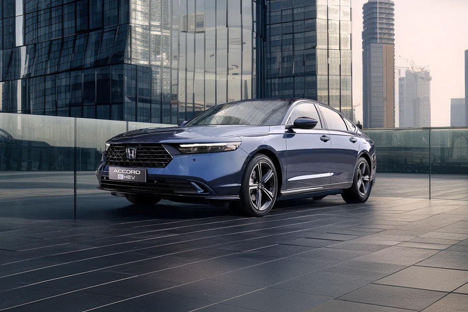 Honda  ACCORD E HEV Front angle low view