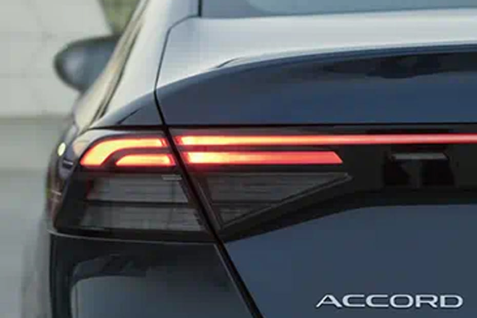 ACCORD E HEV Tail light
