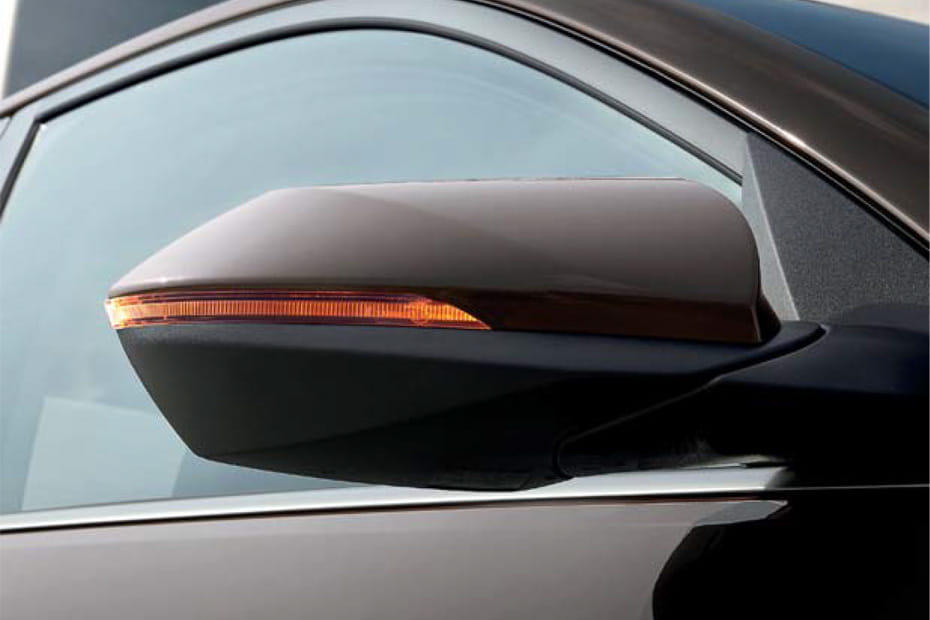 هيونداي أكسنت Drivers Side Mirror Front Angle