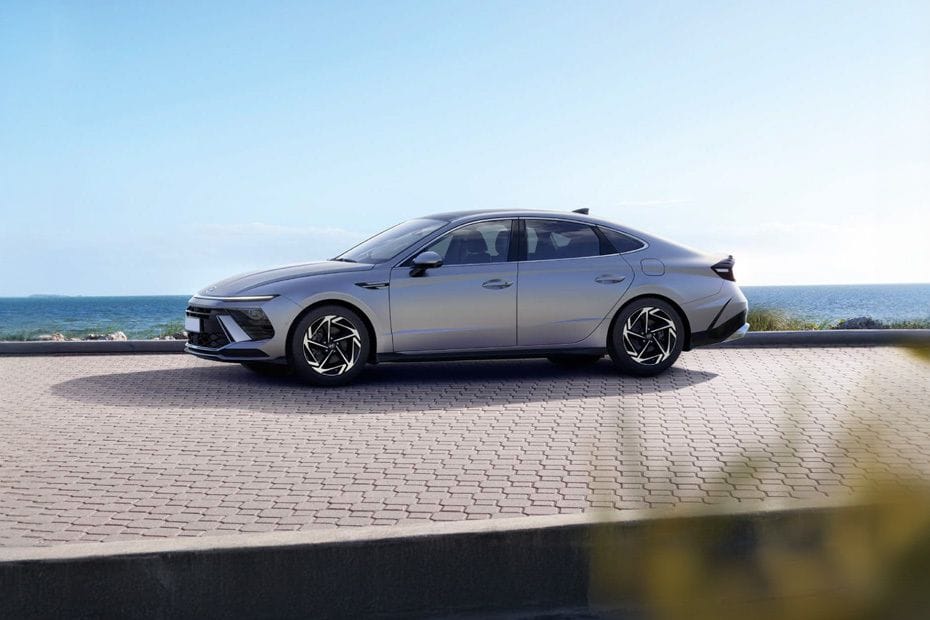 Hyundai Sonata Side View