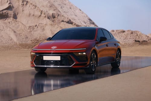 سوناتا Tilted Front View