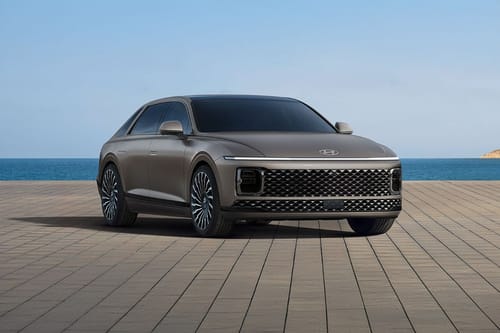 هيونداي أزيرا Front Cross Side View