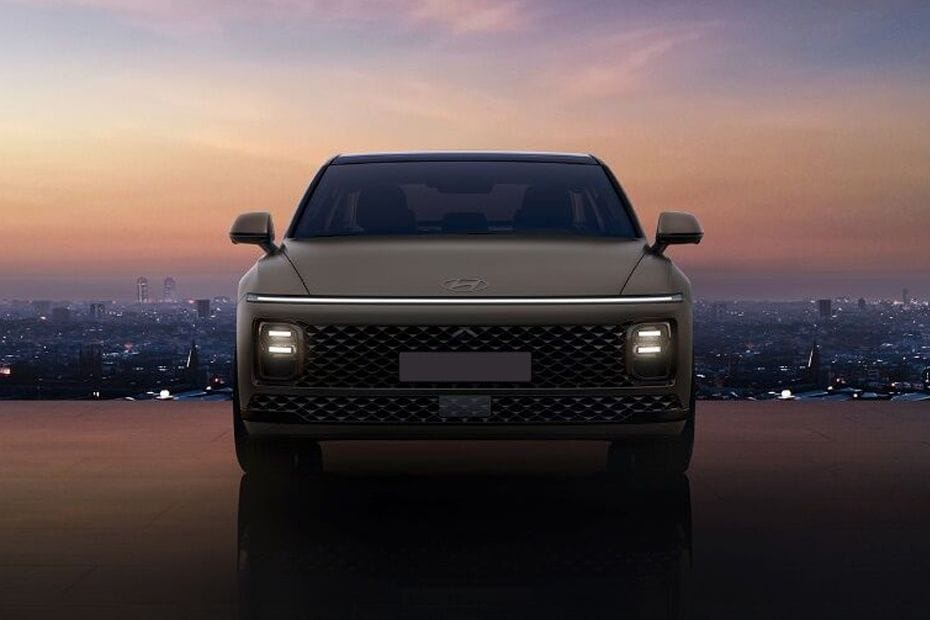 Full Front View of أزيرا