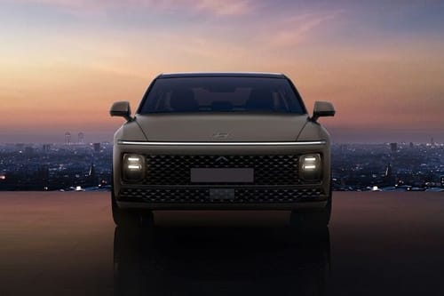 Full Front View of أزيرا