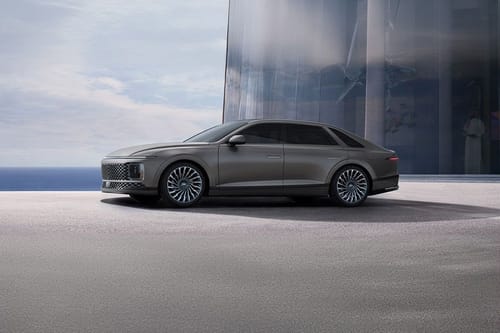 هيونداي أزيرا Side Medium View