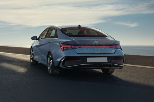 Full Rear View of هيونداي إلنترا