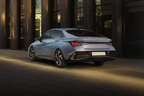 إلنترا Rear Medium Side View