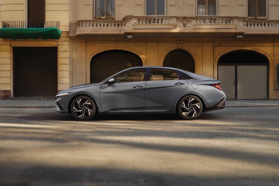 إلنترا Side view