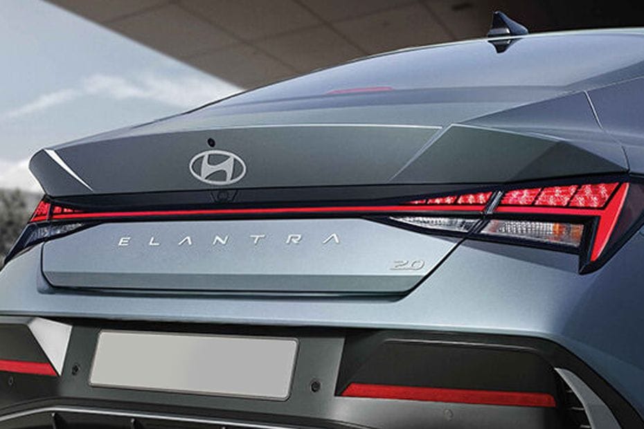 إلنترا Tail light