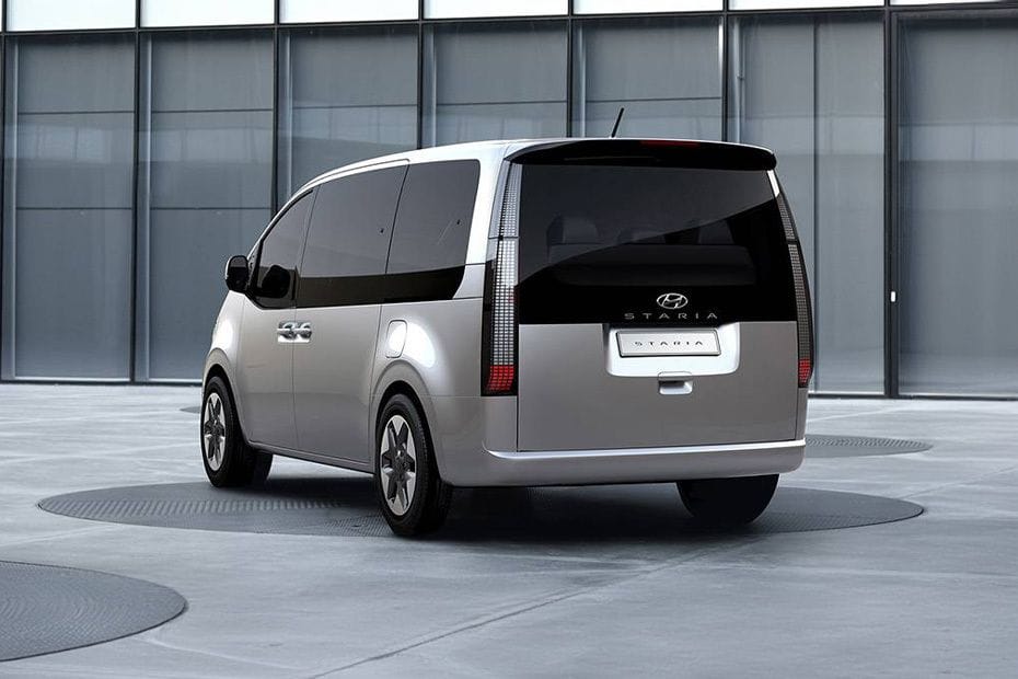 Rear Cross Side View of Hyundai Staria