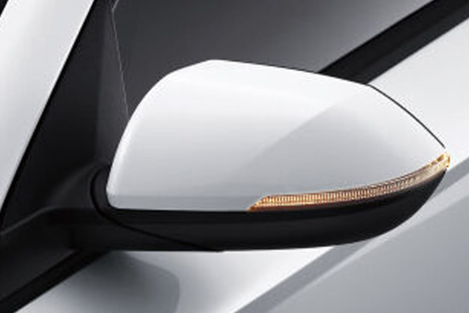 هيونداي كونا Drivers Side Mirror Front Angle
