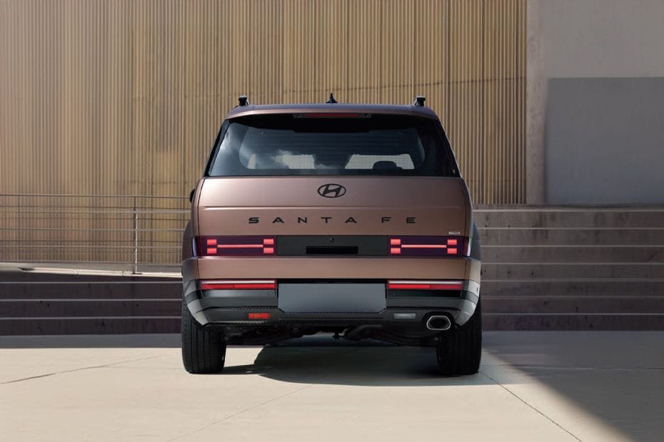 Full Rear View of هيونداي سانتا في