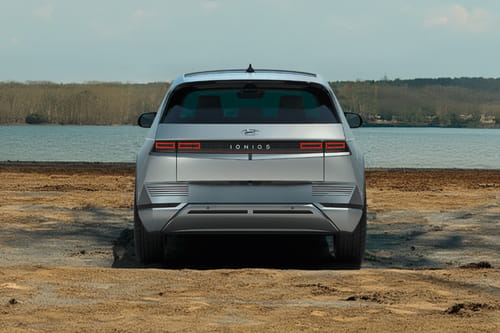 Full Rear View of هيونداي أيونيك 5