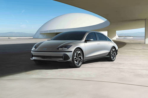 هيونداي  أيونيك 6 Front angle low view