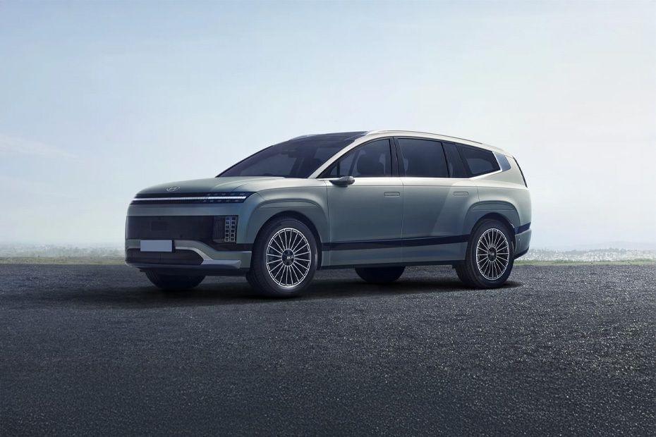 Hyundai  Ioniq 9 Front angle low view