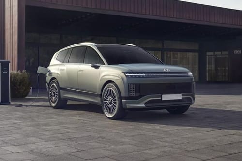 هيونداي أيونيك 9 Front Medium View