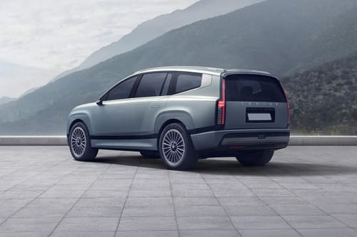 Rear Cross Side View of هيونداي أيونيك 9