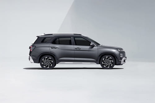 كريتا جراند Medium Angle Front View