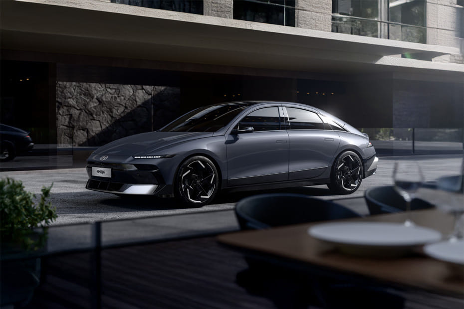 أيونيك 6 2026 Side view