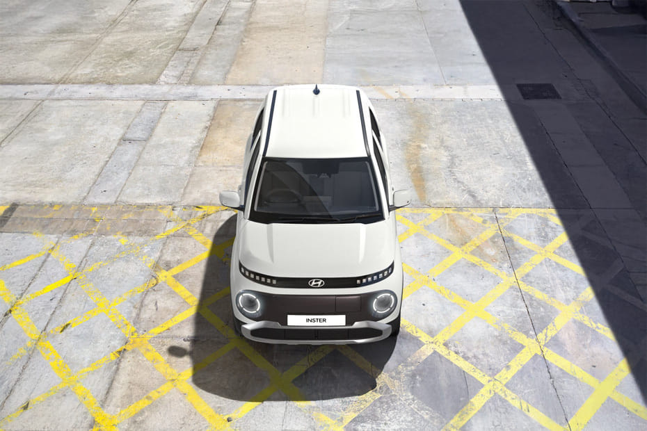 Full Front View of إنستر