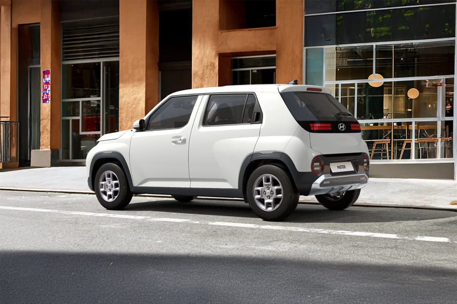 Rear Cross Side View of هيونداي إنستر